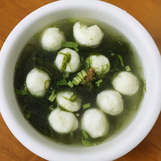 墨鱼丸煮龙须菜