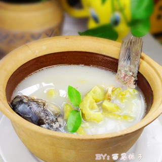 鲜浓味美的苦瓜鲫鱼汤