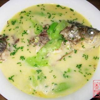 丝瓜鲫鱼汤