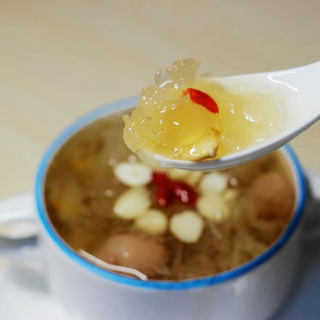 雾霾天必喝润肺甜品雪莲子银耳杏仁羹