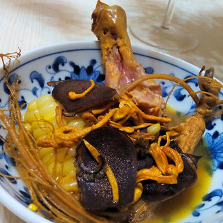 人参鹿茸鸡腿玉米虫草汤