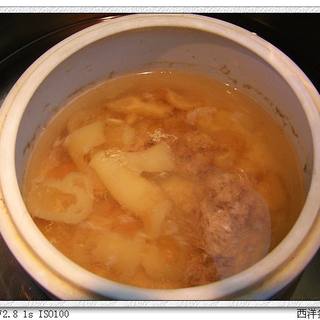 滋补汤水-花胶西洋参炖瘦肉汤