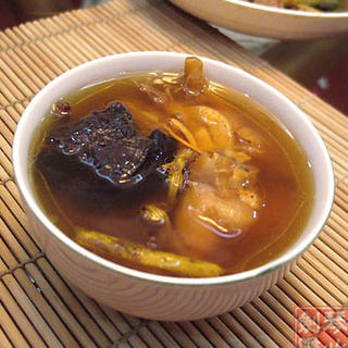 石斛灵芝炖鸡汤