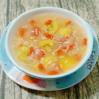 银耳酒酿水果羹