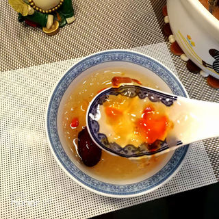 银耳皂角米炖桃胶
