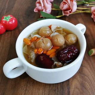 桂圆红枣银耳羹