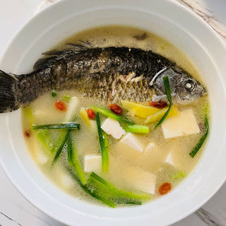 鲫鱼豆腐汤