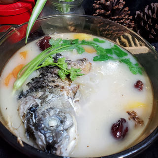 木瓜银耳鲫魚汤