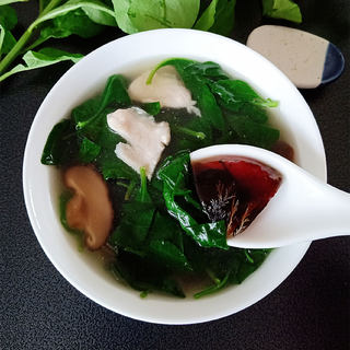 枸杞叶皮蛋瘦肉汤