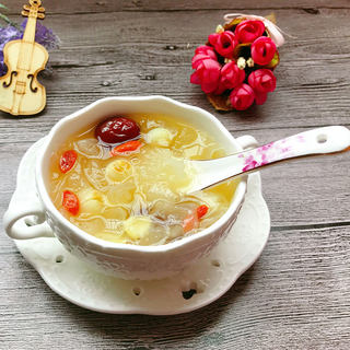 银耳莲子羹
