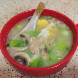 荷包蛋肉片丝瓜汤
