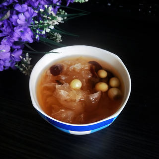 消夏甜品——红枣银耳莲子羹