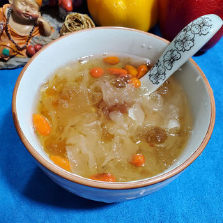 夏季凉爽银耳桃胶羹