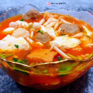 白玉菇辣白菜豆腐丸子汤#白菜#