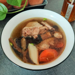 西洋参菌菇滋补鸡汤