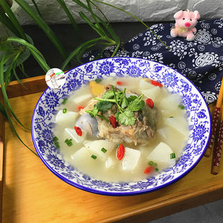 筒骨萝卜汤