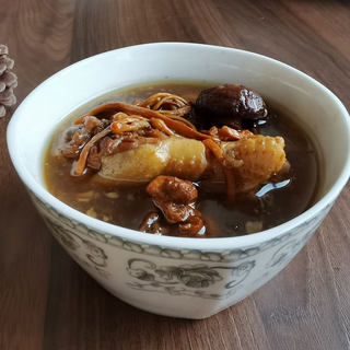 虫草花香菇炖土鸡