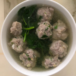 豌豆尖肉丸子汤