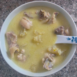 香浓花胶鸡汤