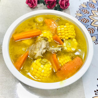 胡萝卜玉米鸡汤