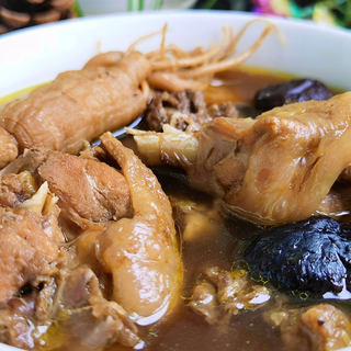 人参香菇炖鸡汤