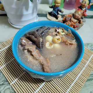 土茯苓煲排骨鸡脚汤