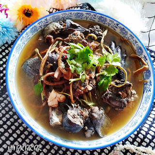 干豇豆乌骨鸡汤。