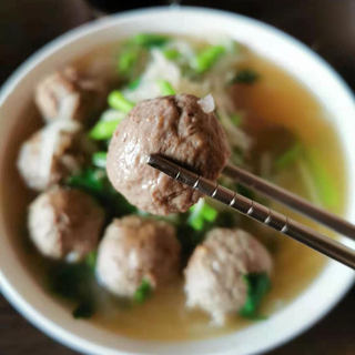 牛筋丸春萝卜汤