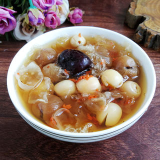 红枣桂圆莲子银耳羹