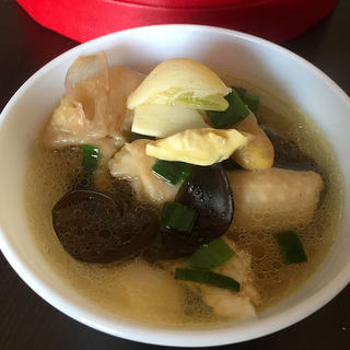 黑木耳鸡腿滚汤
