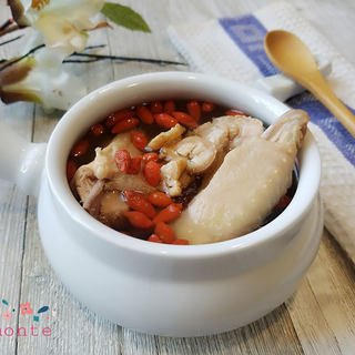 花旗参红枣炖鸡汤