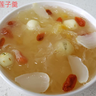 银耳莲子羹