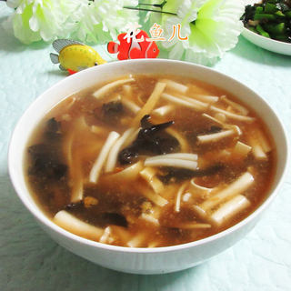 千张黑木耳海鲜菇酸辣汤