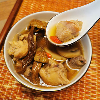姬松茸口蘑鸡汤-一口寻鲜