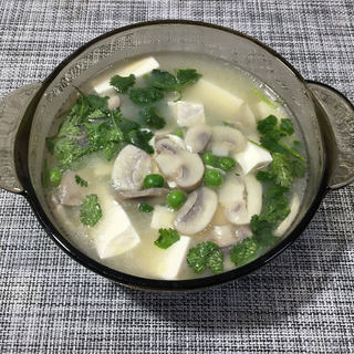 青豆蘑菇豆腐汤