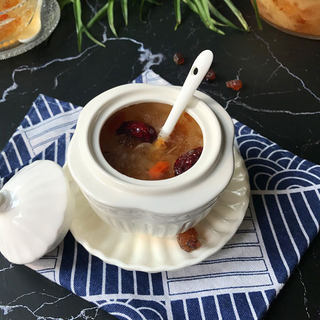 桃胶皂角米雪燕红枣银耳汤