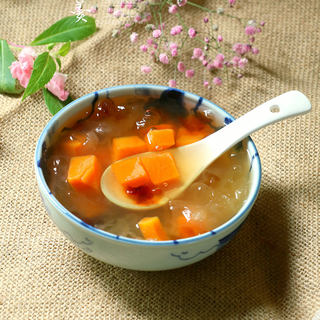 桃胶银耳红薯羹￼