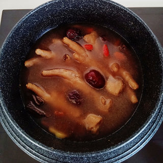 #冬日暖汤#药膳鸡脚汤