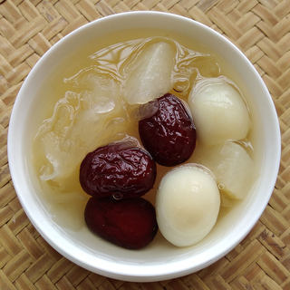 鹌鹑蛋煲雪梨