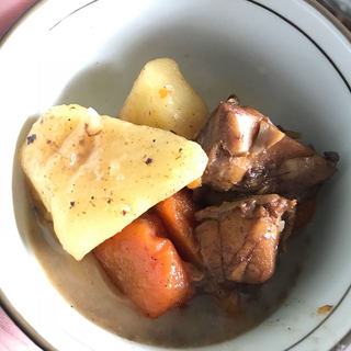 黄焖鸡米饭和香菇鸡腿饭