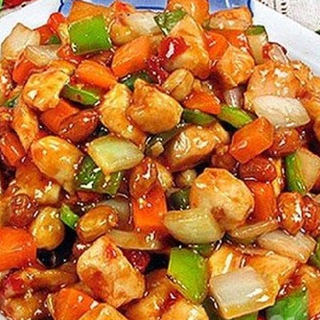 美味的宫爆鸡丁就在眼前，不会做？那你只有舔屏的份