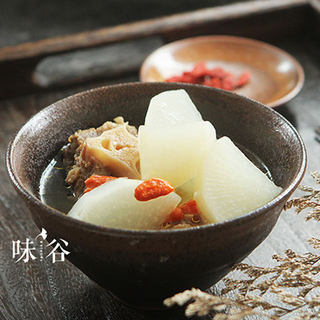 秋冬进补（白萝卜牛尾汤）