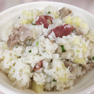 土豆腊肉煲仔饭