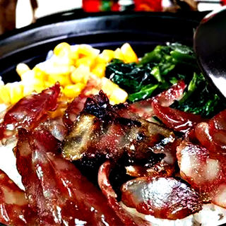 腊肉腊肠煲仔饭