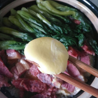 砂锅腊肉煲仔饭