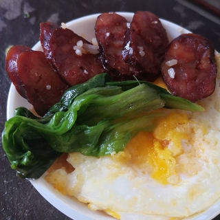 麻辣肠煲仔饭