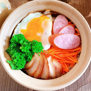 腊肉烤肠煲仔饭