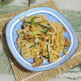 猪肉香葱炒河粉