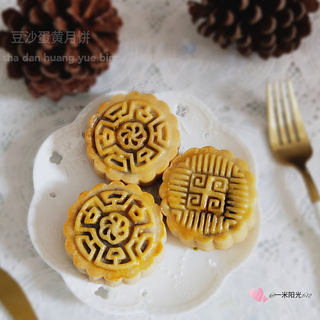 广式蛋黄豆沙月饼