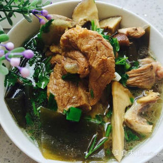 海带香菇炖大骨汤